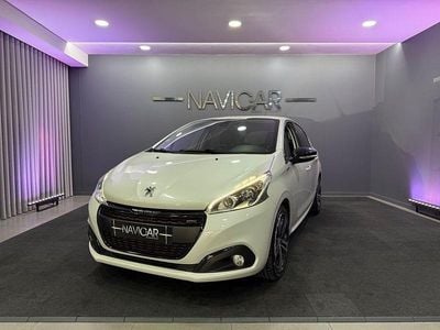Branco Usado 2017 Peugeot 208 GT-line Citadino | € 9.750 (Preço justo)