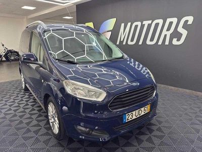 Usado Ford Tourneo Courier 100 HP (73 kW) 2018 Azul Monovolume