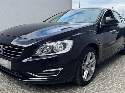Azul Usado 2015 Volvo V60 Summum Carrinha | € 17.500