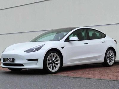 Branco Usado 2022 Tesla Model 3 Standard Range Plus Sedan | € 27.900 (Preço justo)
