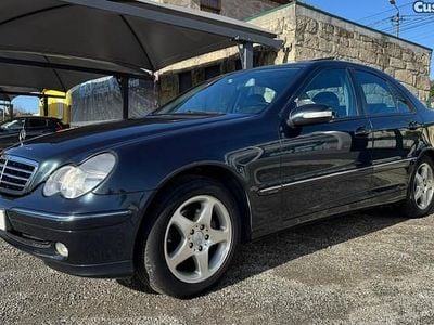 Usado Mercedes C220 Avantgarde 150 HP (110 kW) 2001 Azul Sedan
