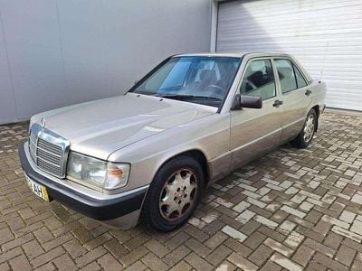 Cinzento Usado 1992 Mercedes 190 Sedan | € 4.500