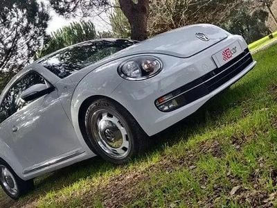 Usado VW Beetle Design 105 HP (77 kW) 2015 Branco Citadino
