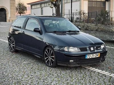 Cinza Usado 1999 Seat Ibiza Sport Citadino | € 3.500 (Bom preço)