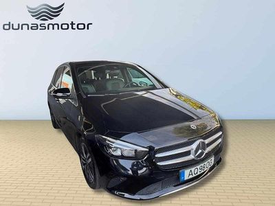 Usado Mercedes B180 116 HP (85 kW) 2022 Preto Monovolume
