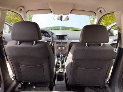 Usado Opel Astra 90 HP (66 kW) 2006 Sedan