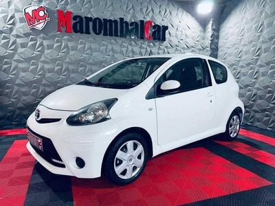 Branco Usado 2013 Toyota Aygo X-play Citadino | € 6.490