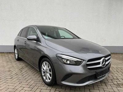 Cinzento Usado 2019 Mercedes B200 Monovolume | € 21.900