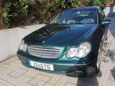 Usado Mercedes 220 143 HP (105 kW) 2002 Sedan