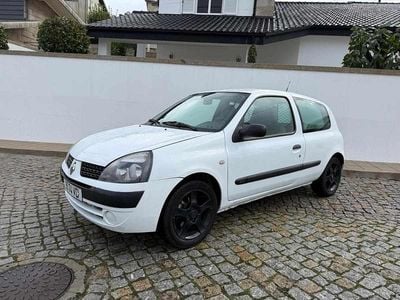 Branco Usado 2003 Renault Clio II | € 2.250 (Preço justo)