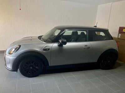 Usado Mini Cooper SE Hatch 135 kW (184 HP) 2023 Cinzento Citadino