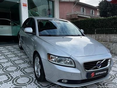 Usado Volvo S40 Momentum 113 HP (83 kW) 2011 Cinza Sedan