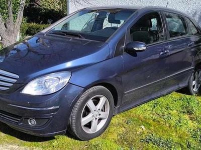Usado Mercedes B180 109 HP (80 kW) 2006 Azul Monovolume