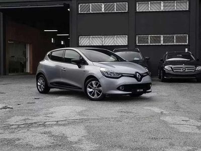 Cinzento Usado 2017 Renault Clio IV LIMITED | € 11.999 (Preço justo)