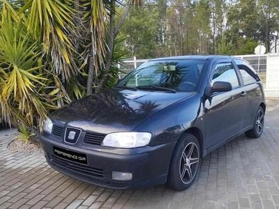 Usado Seat Ibiza 90 HP (66 kW) 2000 Preto Citadino