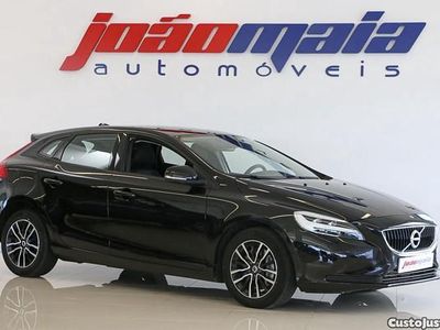 Usado Volvo V40 Momentum 150 HP (110 kW) 2018 Azul Sedan