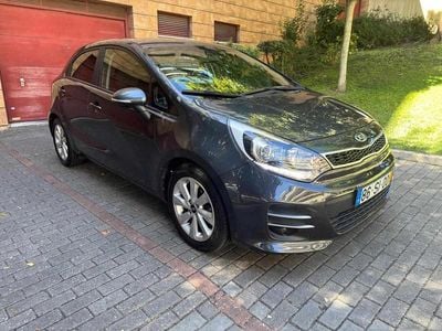 Cinza Usado 2017 Kia Rio Van | € 9.900