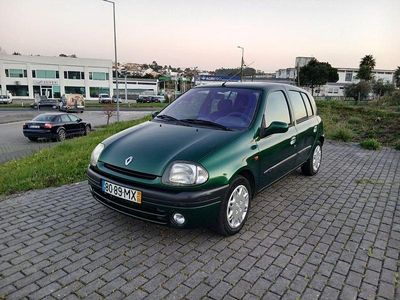 Usado Renault Clio II 75 HP (55 kW) 1999 Sedan
