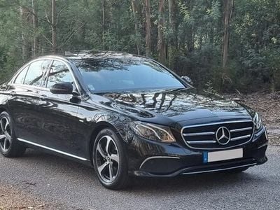Usado Mercedes E220 Style 194 HP (142 kW) 2019 Preto Sedan