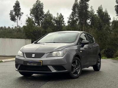 Usado Seat Ibiza Ecomotive 75 HP (55 kW) 2012 Cinzento