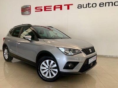 Usado Seat Arona Style 90 HP (66 kW) 2019 Cinza prata SUV