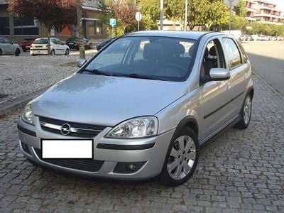 Cinzento Usado 2003 Opel Corsa | € 3.500 (Preço elevado)