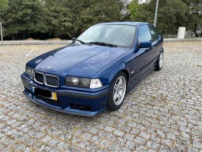Azul Usado 1997 BMW 318 Citadino | € 2.750