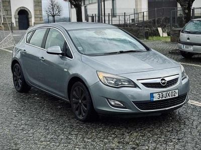 Usado Opel Astra 95 HP (69 kW) 2010 Cinzento