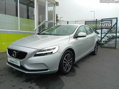 Cinza Usado 2019 Volvo V40 Momentum Citadino | € 22.800 (Caro)