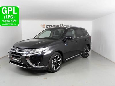 Usado Mitsubishi Outlander P-HEV Intense 203 HP (149 kW) 2016 Preto SUV