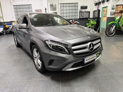 Cinza Usado 2015 Mercedes GLA180 Urban SUV | € 18.400 (Preço justo)