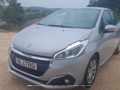 Cinzento Usado 2018 Peugeot 208 Active Citadino | € 11.750 (Preço justo)