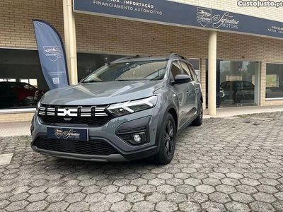 Usado Dacia Jogger Extreme 101 HP (74 kW) 2023 Cinza Monovolume