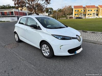 Branco Usado 2018 Renault Zoe Life Citadino | € 9.990 (Caro)