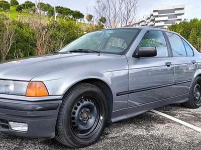 Cinzento Usado 1997 BMW 318 Sedan | € 2.750
