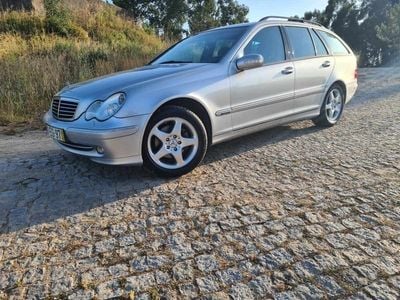 Usado Mercedes C220 143 HP (105 kW) 2003 Cinzento Sedan