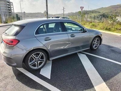 Usado Mercedes A180 116 HP (85 kW) 2020 Cinzento Citadino