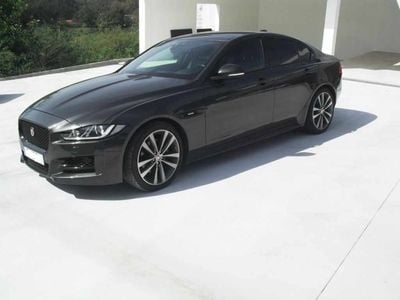 Usado Jaguar XE R-Sport 180 HP (132 kW) 2017 Outra (metalizado) Sedan