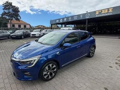 Azul Usado 2021 Renault Clio V LIMITED Citadino | € 14.500 (Preço justo)