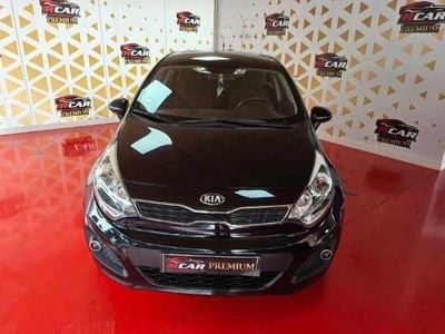 Usado Kia Rio 75 HP (55 kW) 2013 Preto