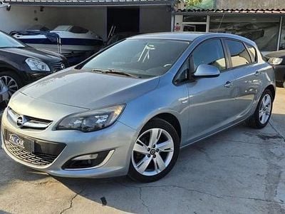 Usado Opel Astra Executive 95 HP (69 kW) 2013 Cinzento
