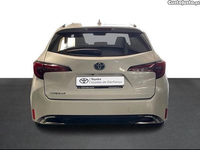 Branco Usado 2024 Toyota Corolla Comfort Carrinha | € 34.250 (Preço elevado)