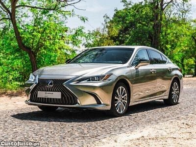 Branco Usado 2022 Lexus ES300H Sedan | € 48.500