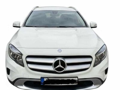Branco Usado 2014 Mercedes 200 Citadino | € 22.000