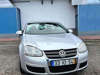 Usado VW Jetta 105 HP (77 kW) 2009 Cinzento Sedan