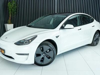 Branco Usado 2021 Tesla Model 3 Sedan | € 29.700 (Preço justo)