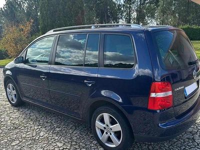 Usado VW Touran 140 HP (102 kW) 2005 Azul Monovolume