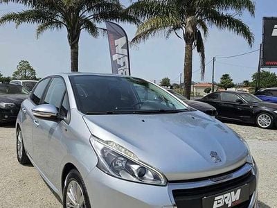 Cinzento Usado 2017 Peugeot 208 Citadino | € 11.990 (Caro)