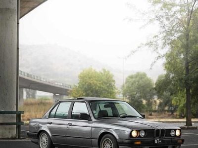 Cinzento Usado 1990 BMW 316 Sedan | € 7.750
