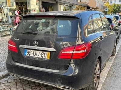 Preto Usado 2018 Mercedes B180 Monovolume | € 18.900 (Preço justo)